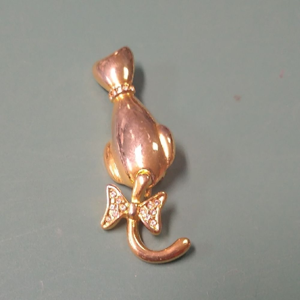 Gold Tone Metal Cat Brooch with Bow movable Tail Clear Rhinestone Cottagecore